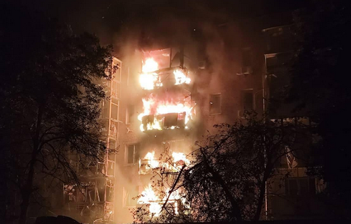 РФ вдарила дронами по Ніжину: горять будинки й "Нова пошта"